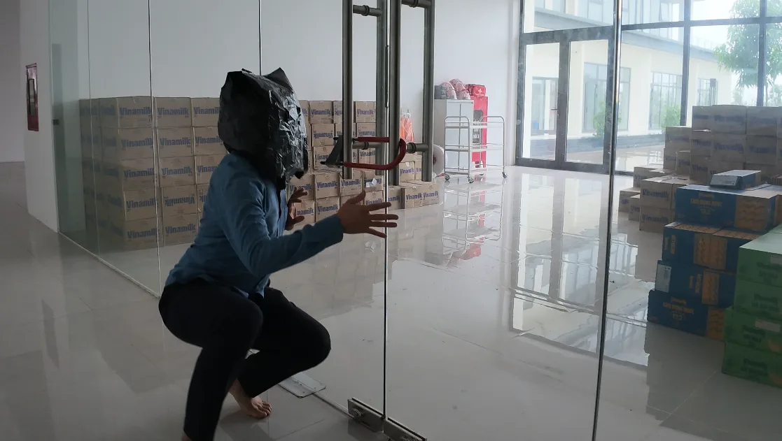 Nhân viên bảo vệ cần làm gì khi phát hiện kẻ cắp đột nhập?